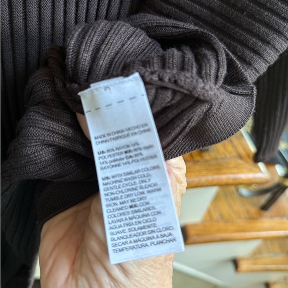 Chico’s Beautiful Brown Round neck sweater. EUC . Soft Size 0 Rayon/Polyester - Picture 3 of 7